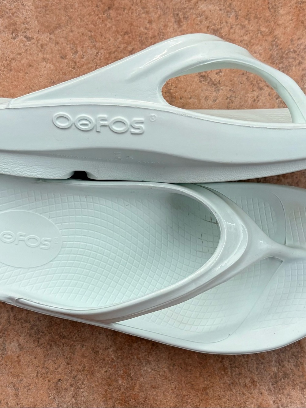 OOFOS OOlala Thong (Women’s Size 9) Stylish Platform Sandal in Light Mint NWOT